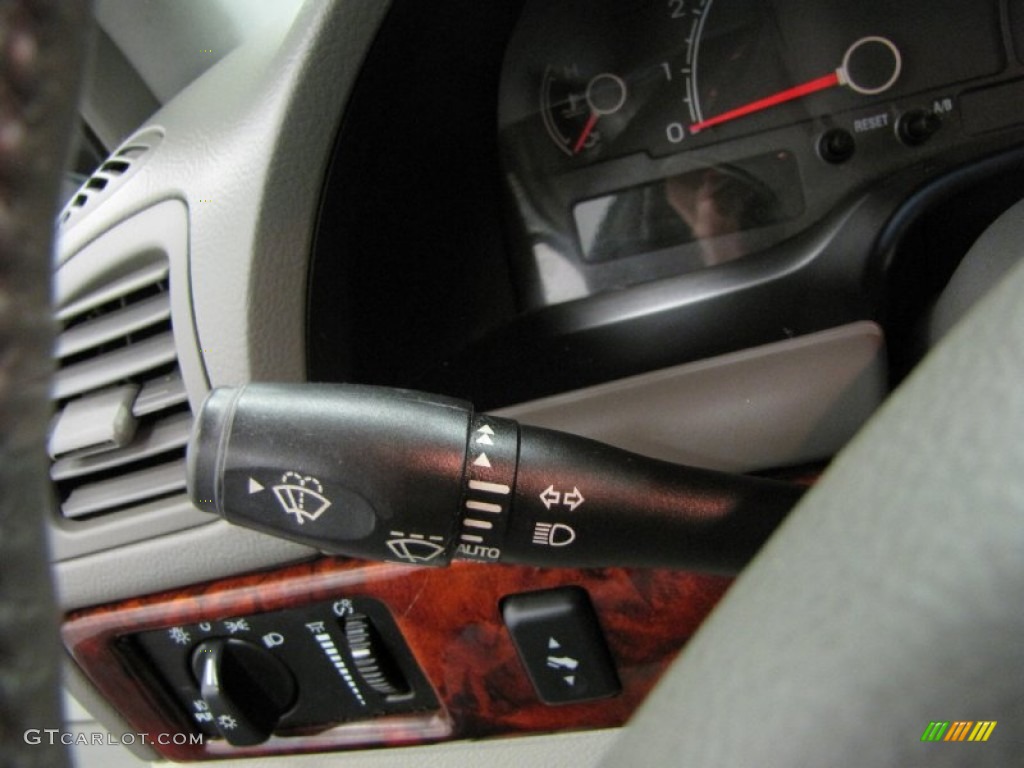 2003 Lincoln LS V6 Controls Photo #80008745