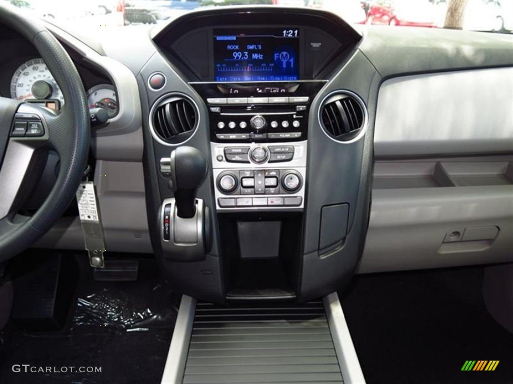 2013 Honda Pilot LX Controls Photo #80011164