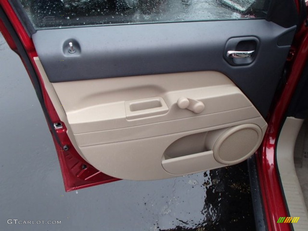 2014 Jeep Patriot Sport 4x4 Dark Slate Gray/Light Pebble Door Panel Photo #80012111