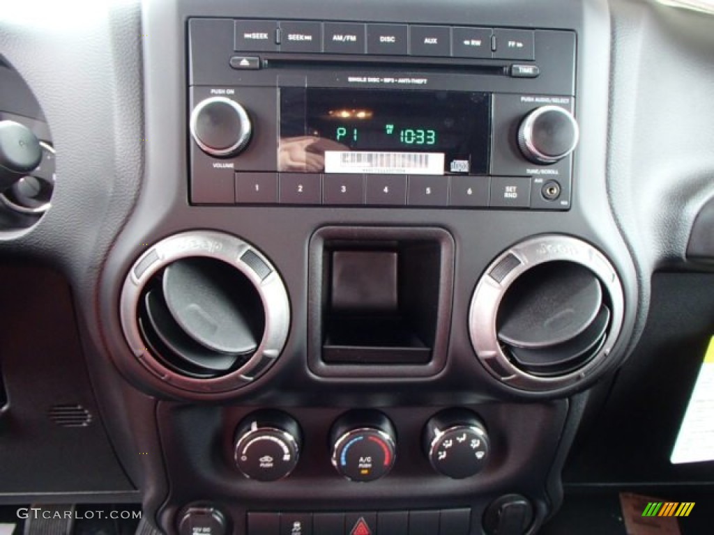 2013 Jeep Wrangler Unlimited Sport 4x4 Controls Photo ...