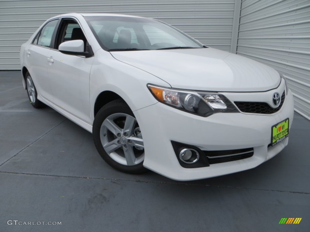 2013 Camry SE - Super White / Black photo #2