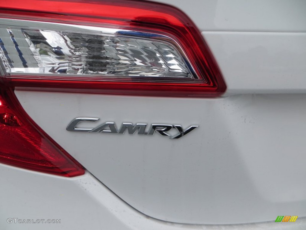 2013 Camry SE - Super White / Black photo #6