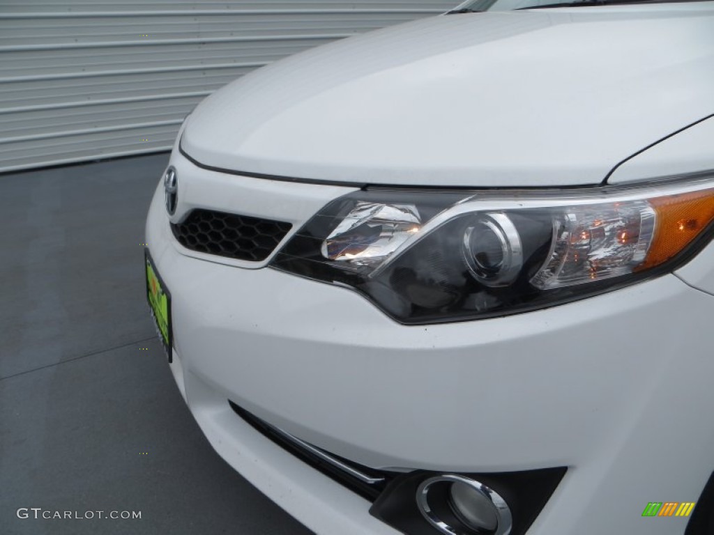 2013 Camry SE - Super White / Black photo #13
