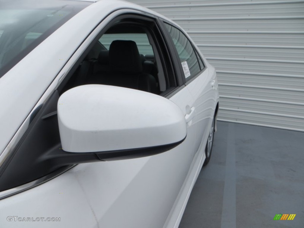 2013 Camry SE - Super White / Black photo #15