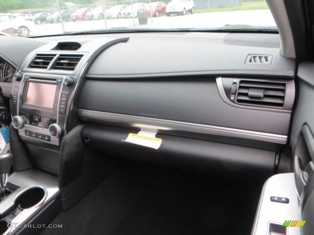 2013 Camry SE - Super White / Black photo #19