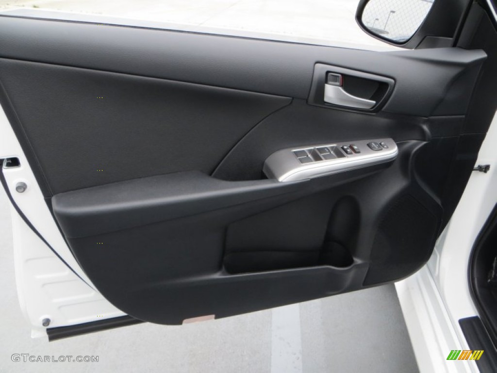 2013 Camry SE - Super White / Black photo #22