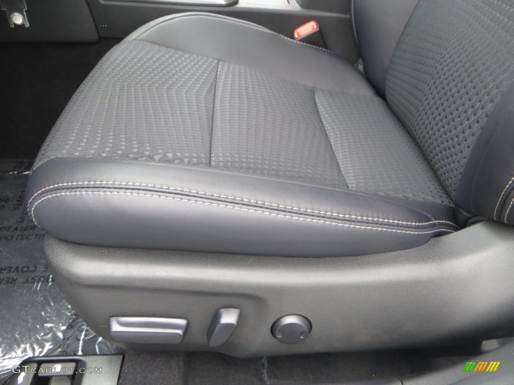 2013 Camry SE - Super White / Black photo #24