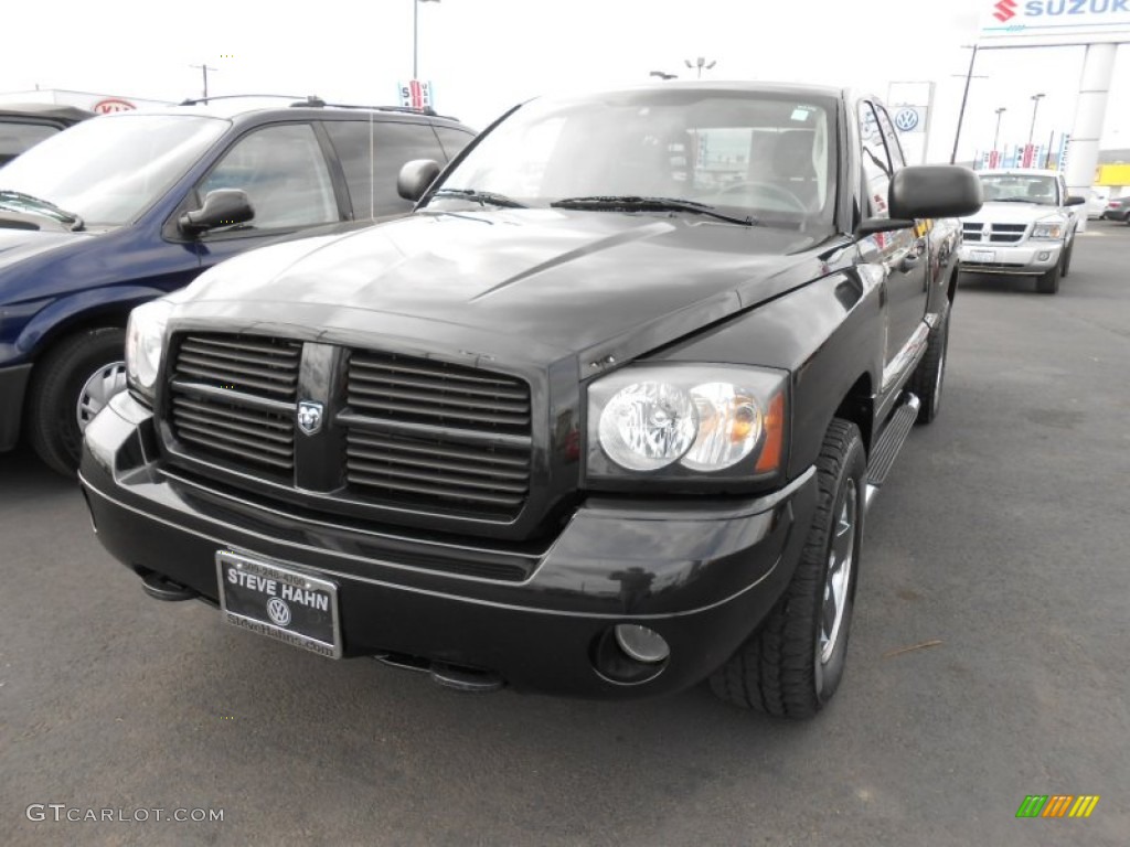 2006 Dakota Night Runner Club Cab 4x4 - Black / Medium Slate Gray photo #1