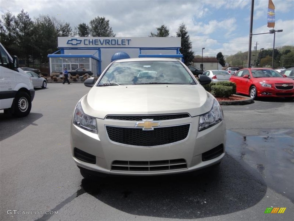 2013 Cruze LS - Champagne Silver Metallic / Jet Black/Medium Titanium photo #2