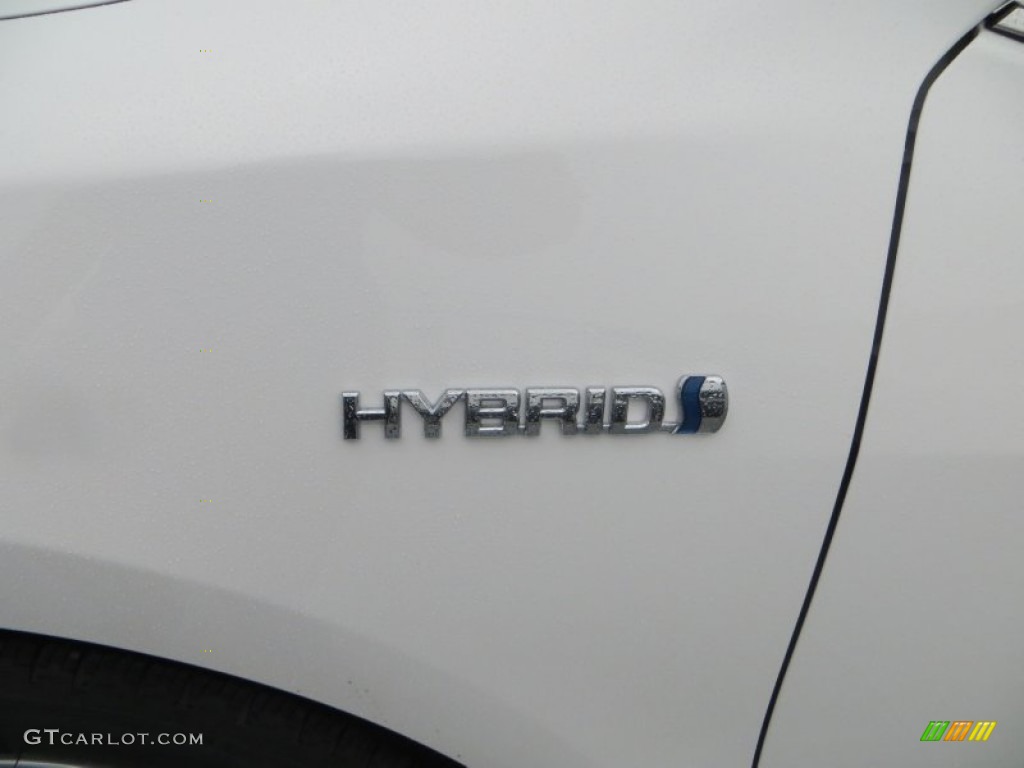 2013 Camry Hybrid XLE - Super White / Light Gray photo #16
