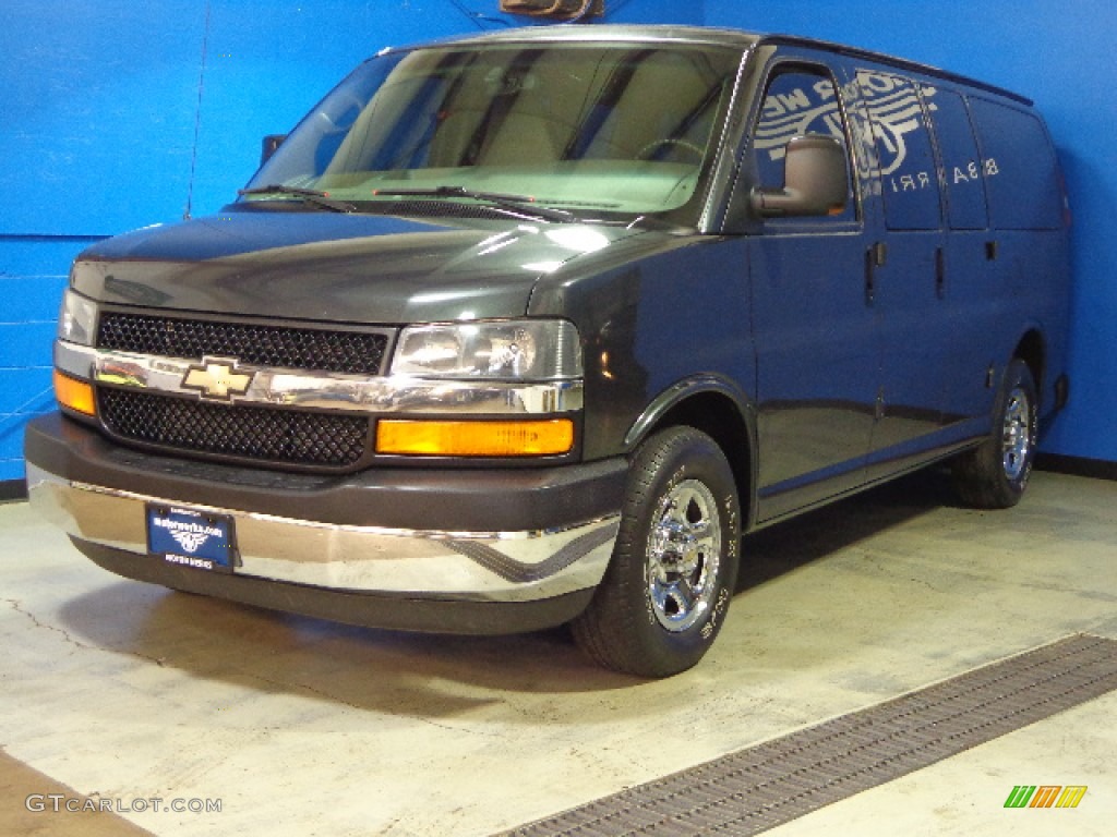 2004 Express 1500 LS AWD Passenger Van - Dark Gray Metallic / Medium Dark Pewter photo #3