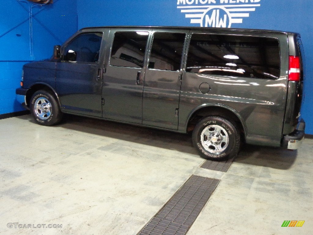 2004 Express 1500 LS AWD Passenger Van - Dark Gray Metallic / Medium Dark Pewter photo #4