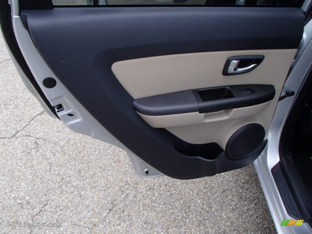 2013 Kia Soul ! Sand/Black Houndstooth Cloth Door Panel Photo #80018738
