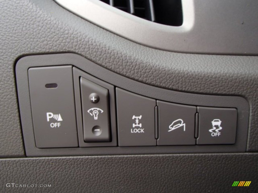 2013 Kia Sportage LX AWD Controls Photo #80019087