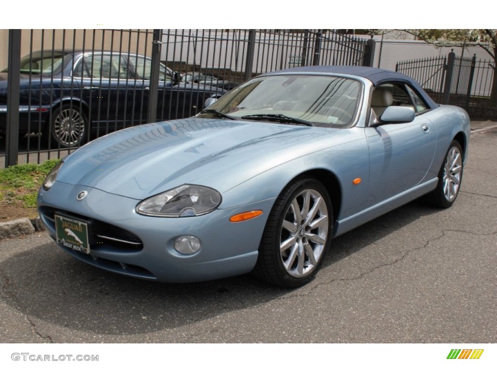 2006 XK XK8 Convertible - Frost Blue Metallic / Ivory photo #24