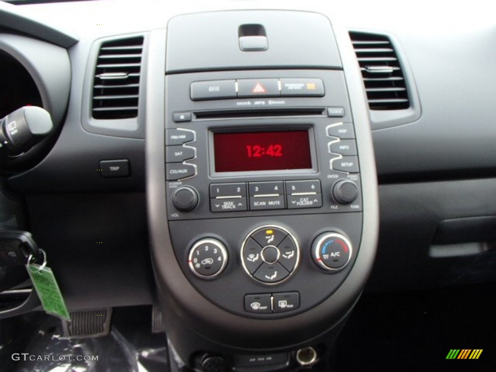 2013 Kia Soul + Controls Photo #80019758