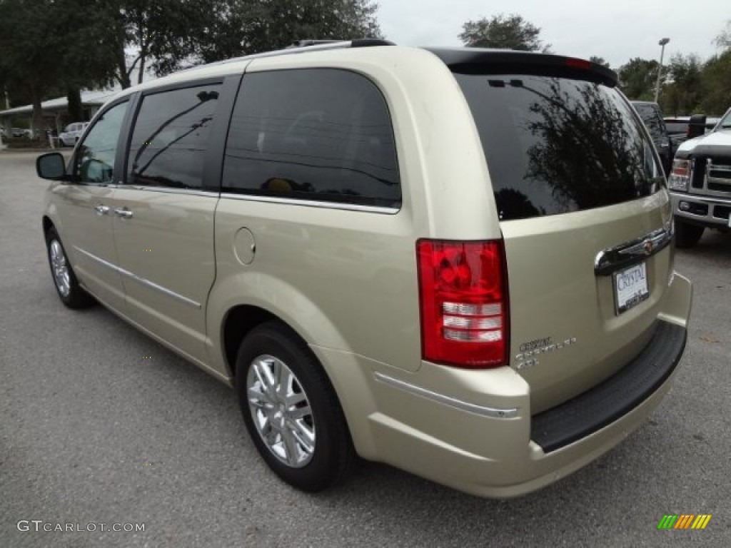 2010 Town & Country Limited - Light Sandstone Metallic / Medium Pebble Beige/Cream photo #3