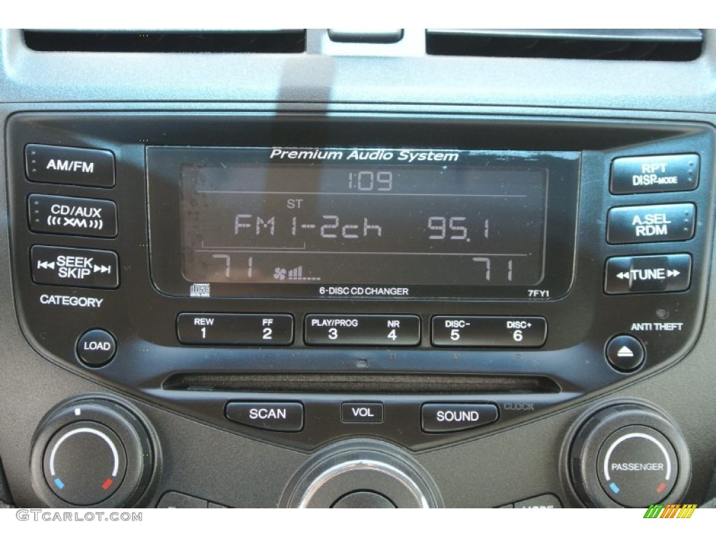 2005 Honda Accord EX V6 Coupe Audio System Photo #80038471