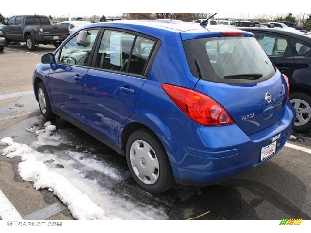 2009 Versa 1.8 S Hatchback - Blue Metallic / Charcoal photo #3