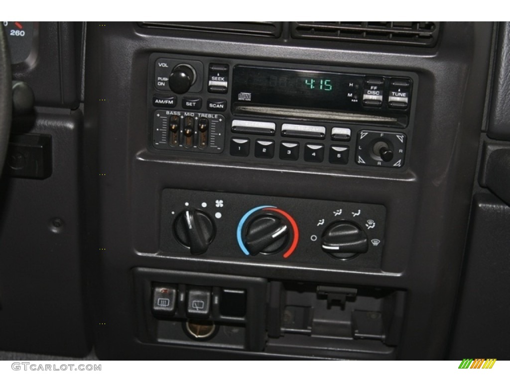 2002 Jeep Wrangler X 4x4 Controls Photo #80044535