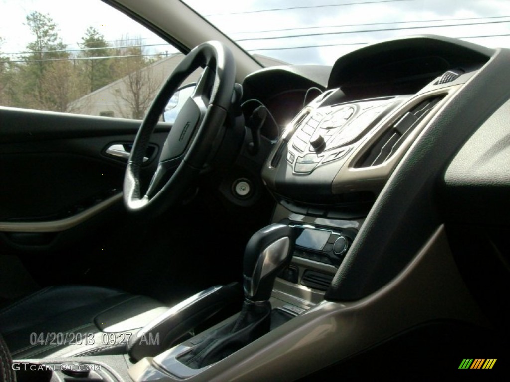 2012 Focus SEL Sedan - Tuxedo Black Metallic / Charcoal Black photo #10