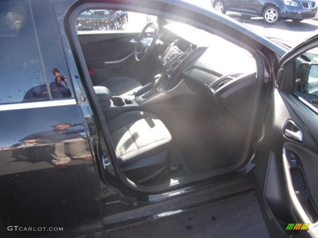 2012 Focus SEL 5-Door - Black / Charcoal Black photo #20