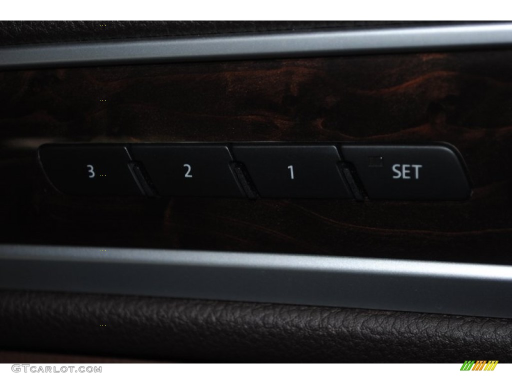 2013 Touareg VR6 FSI Executive 4XMotion - Black / Saddle Brown photo #16