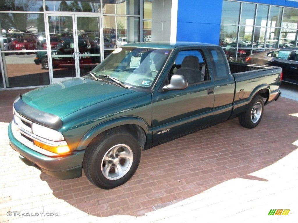 1998 S10 LS Extended Cab - Emerald Green Metallic / Graphite photo #10