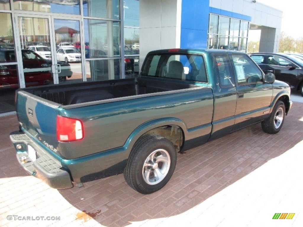 1998 S10 LS Extended Cab - Emerald Green Metallic / Graphite photo #11