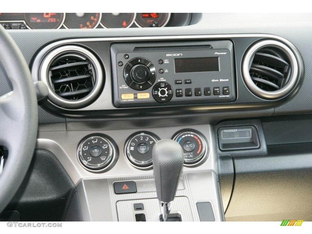 2013 Scion xB Standard xB Model Controls Photo #80057734
