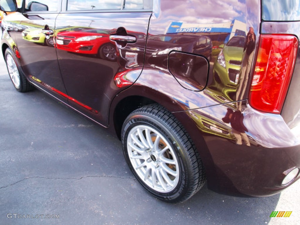 2010 xB  - Sizzling Crimson Mica / Dark Gray photo #4