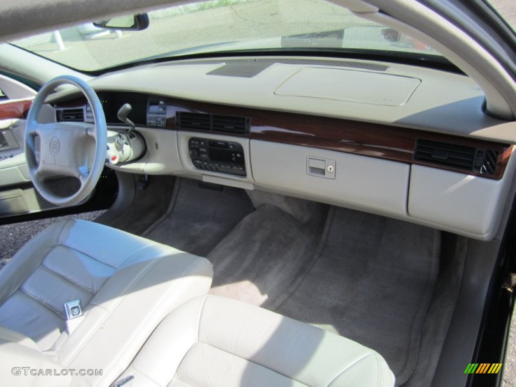 1996 Cadillac DeVille Sedan Neutral Shale Dashboard Photo #80067515
