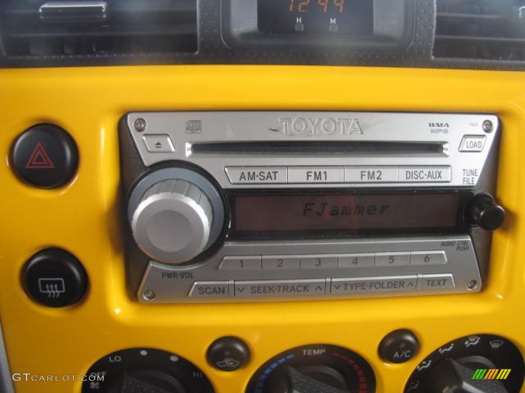 2007 Toyota FJ Cruiser 4WD Audio System Photo #80069030