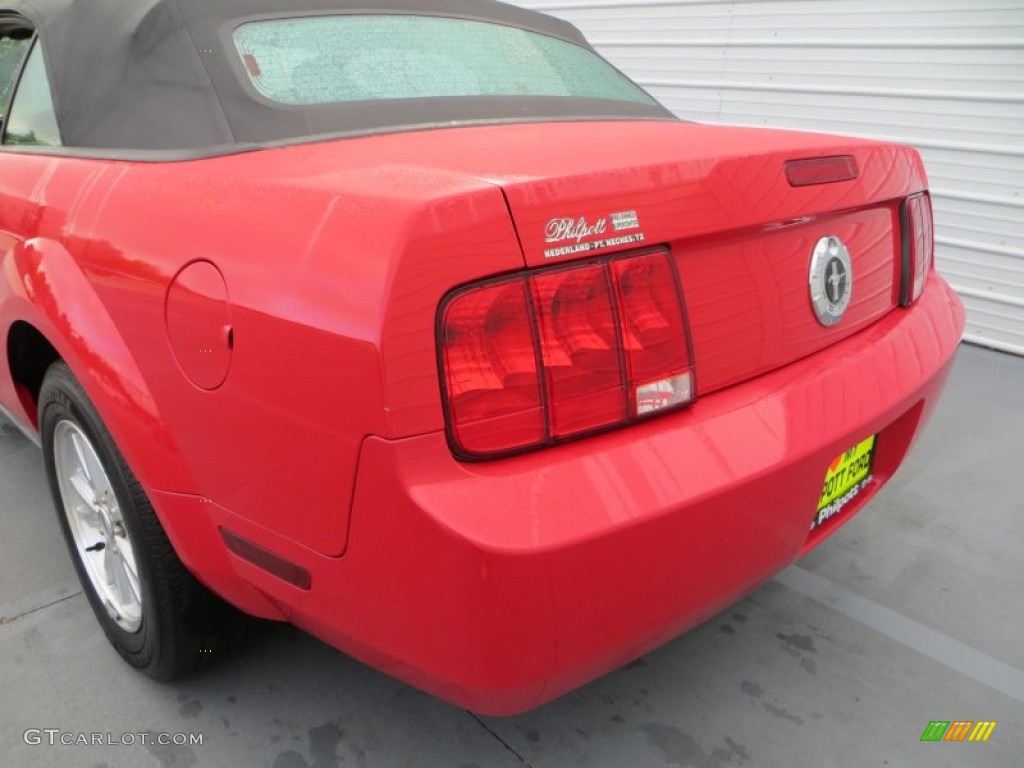 2007 Mustang V6 Deluxe Convertible - Torch Red / Dark Charcoal photo #22