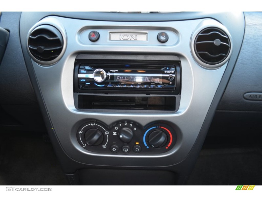 2005 Saturn ION 3 Quad Coupe Controls Photos