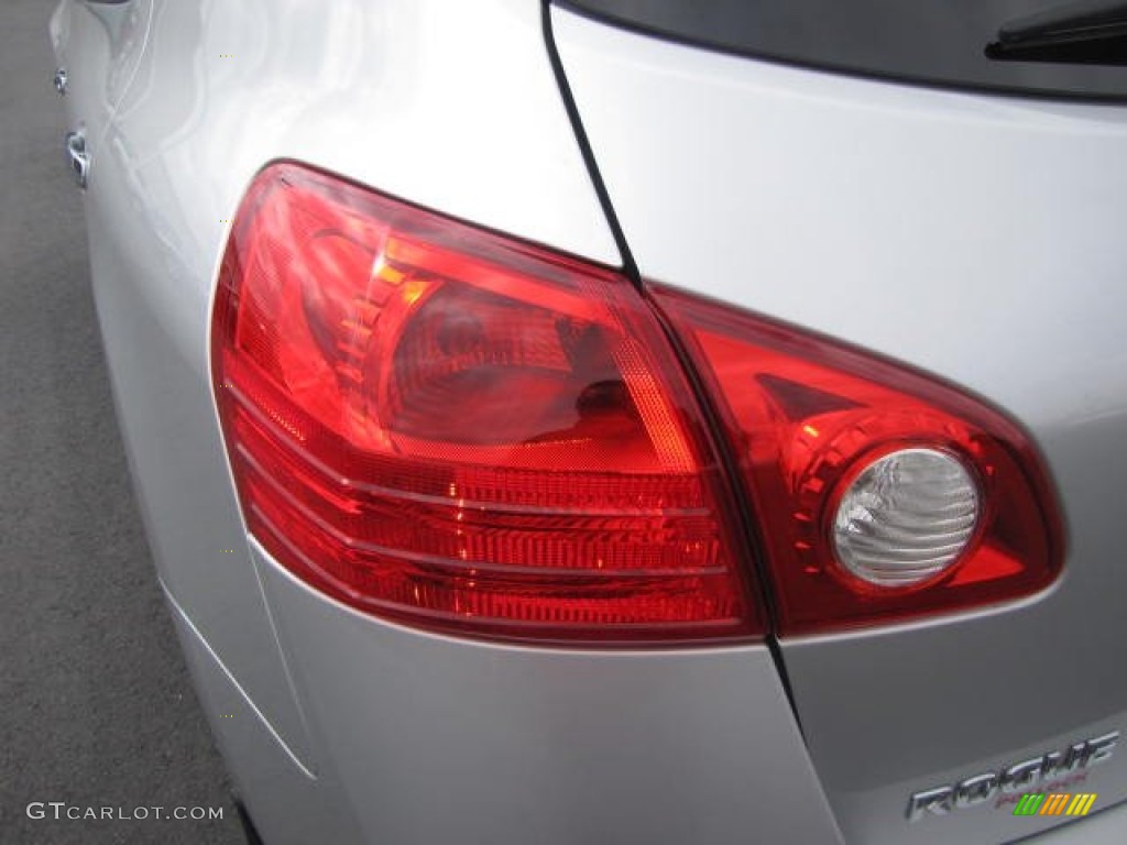 2011 Rogue SL AWD - Silver Ice Metallic / Black photo #12