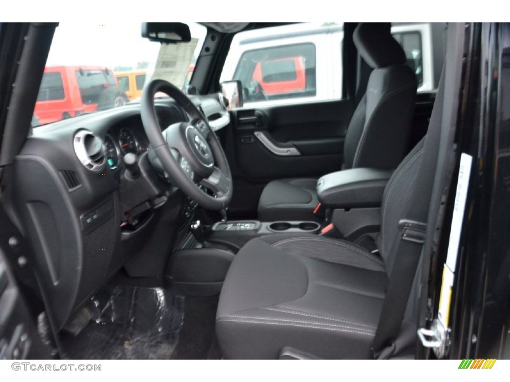 Black Interior 2013 Jeep Wrangler Unlimited Rubicon 4x4 Photo #80076897