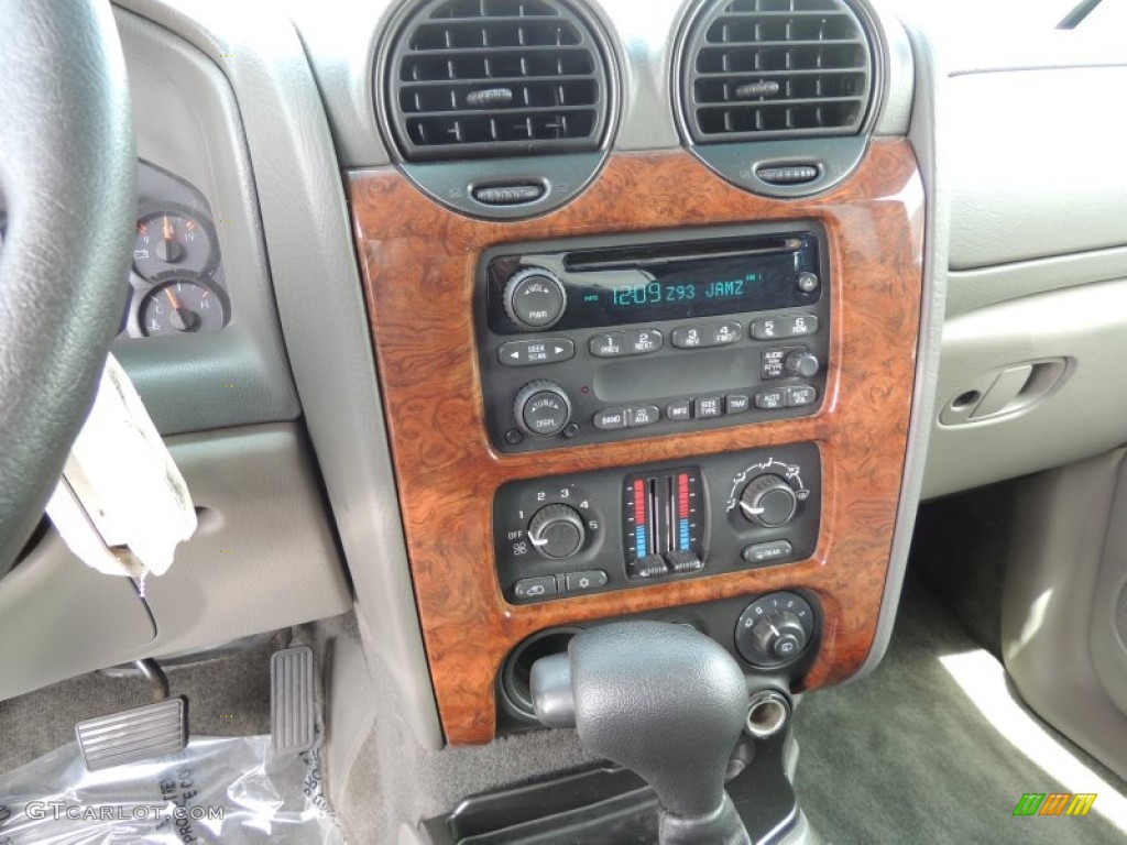 2004 Isuzu Ascender S Controls Photos