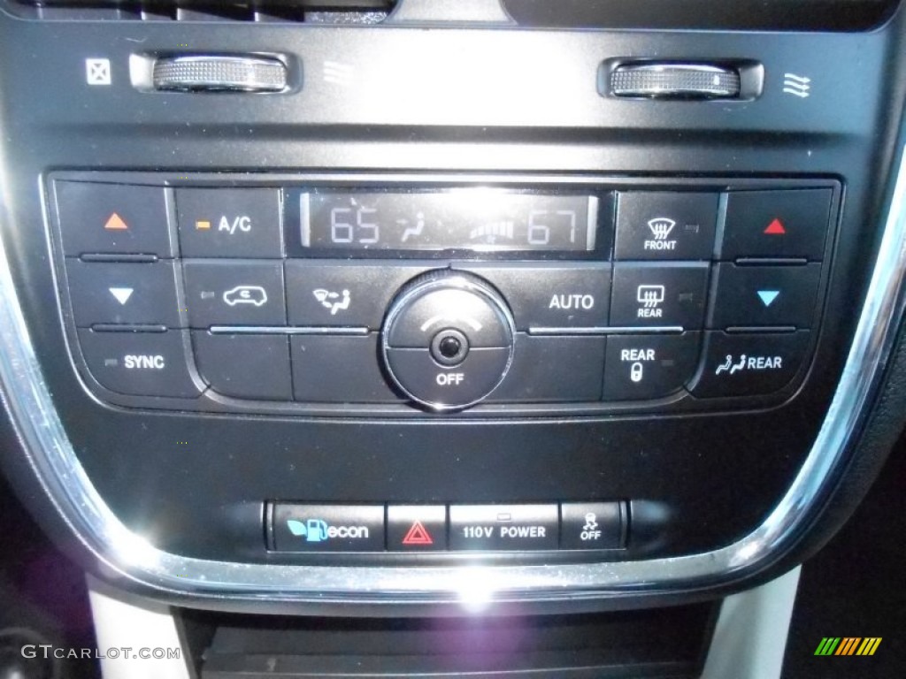 2012 Grand Caravan Crew - Dark Charcoal Pearl / Black/Light Graystone photo #23