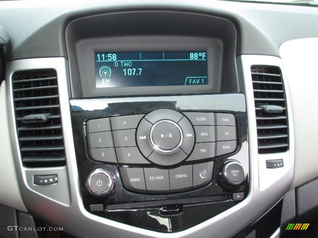 2013 Chevrolet Cruze LT Controls Photo #80084205