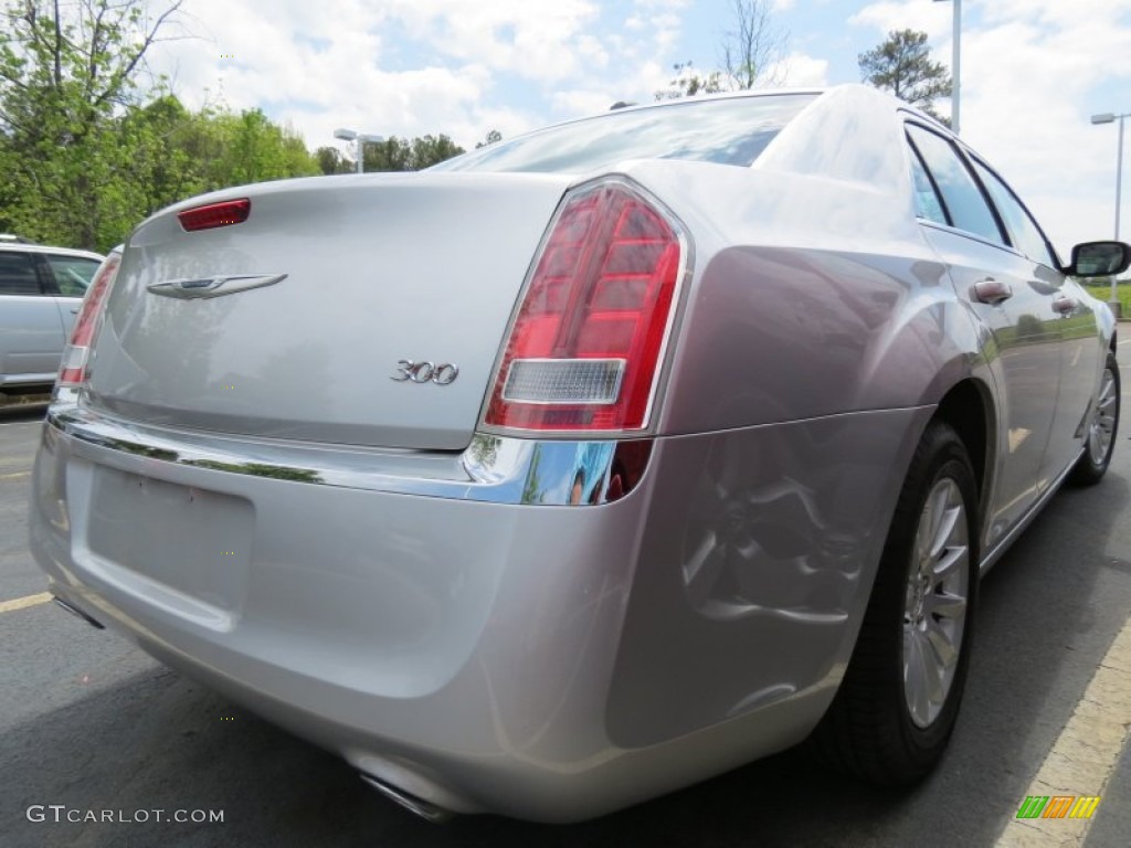2012 300  - Bright Silver Metallic / Black photo #3