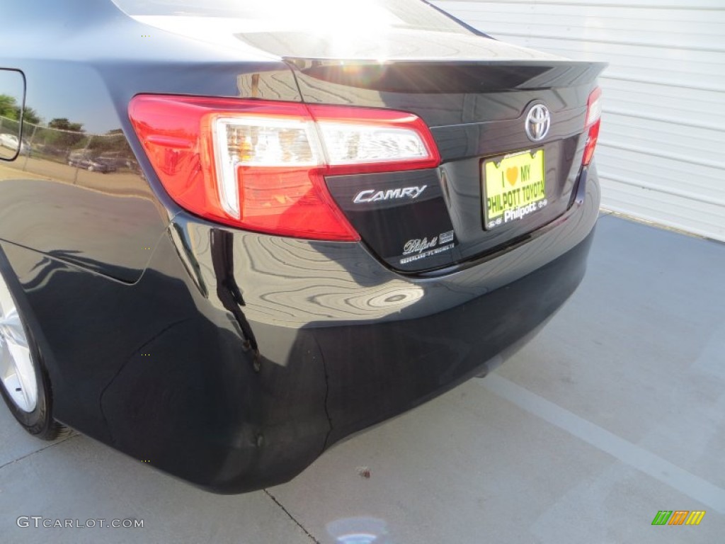 2012 Camry SE - Attitude Black Metallic / Black photo #23