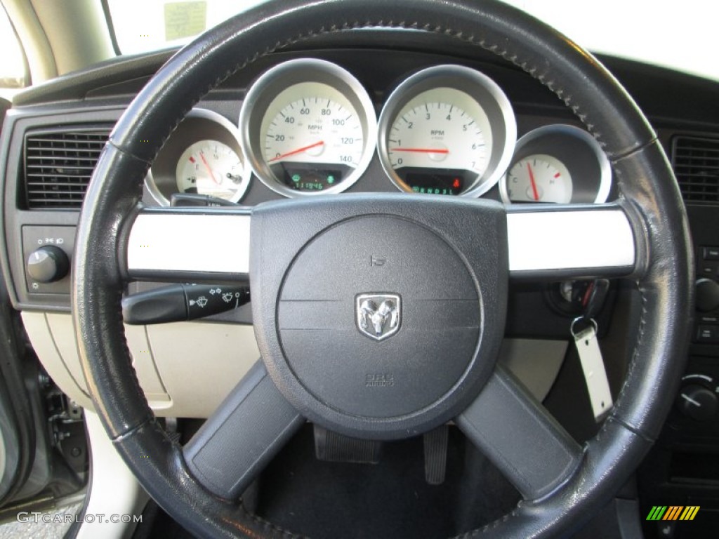 2005 Dodge Magnum SXT Steering Wheel Photos