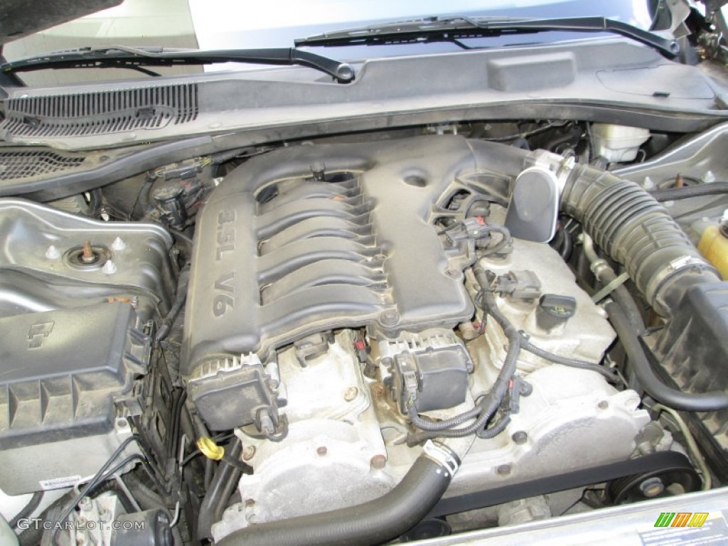 2005 Dodge Magnum SXT Engine Photos