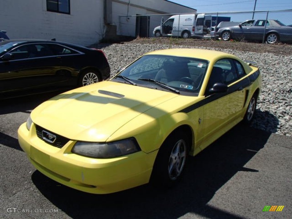 2002 Mustang V6 Coupe - Zinc Yellow / Dark Charcoal photo #3