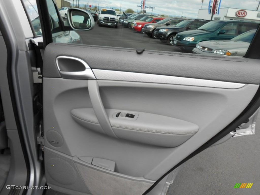 2006 Porsche Cayenne S Black/Steel Grey Door Panel Photo #80091132