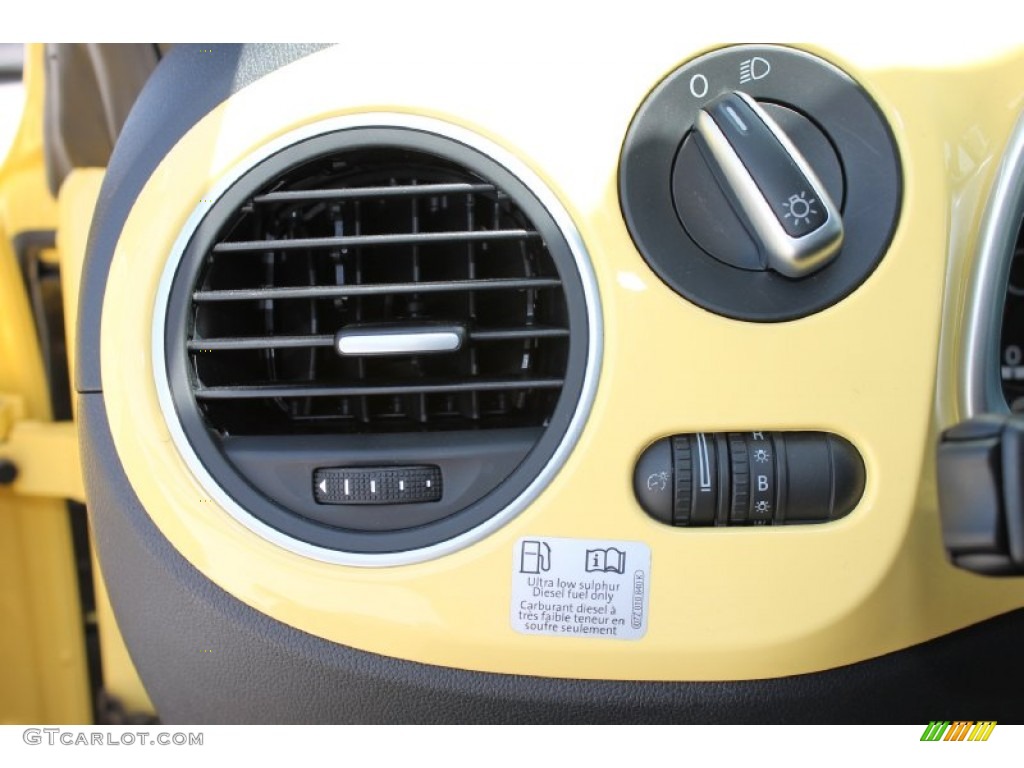 2013 Volkswagen Beetle TDI Convertible Controls Photo #80091509