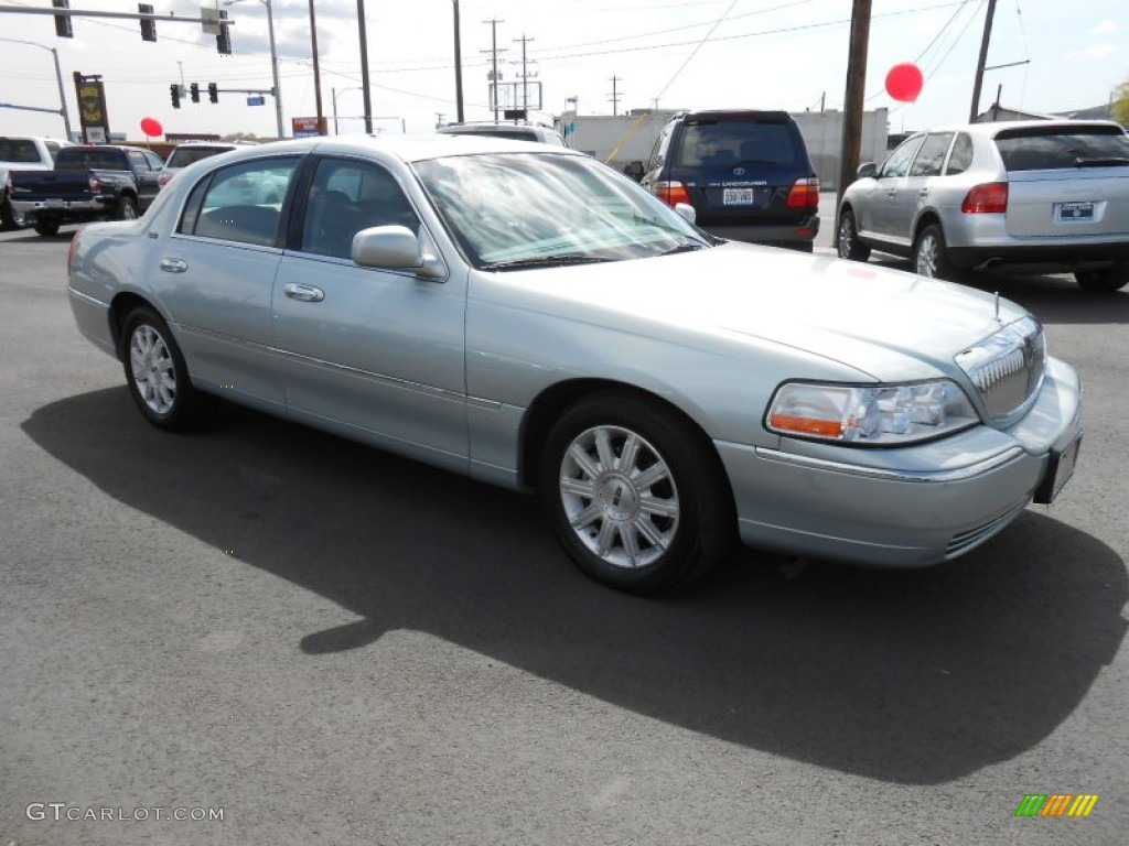 2007 Town Car Signature Limited - Satellite Silver Metallic / Medium Light Stone photo #5