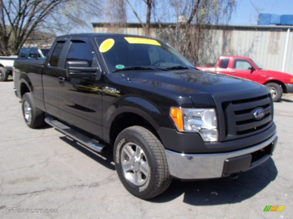 2010 F150 XL SuperCab 4x4 - Tuxedo Black / Medium Stone photo #2