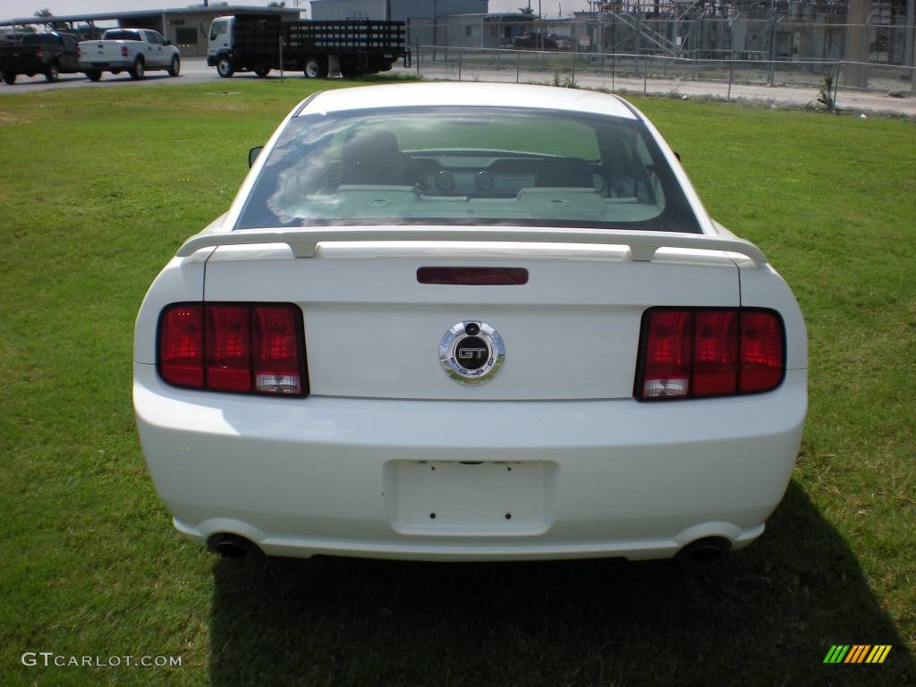 2006 Mustang GT Premium Coupe - Performance White / Light Graphite photo #3